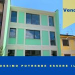 Giallo Casa Venduto Cartolina (1)